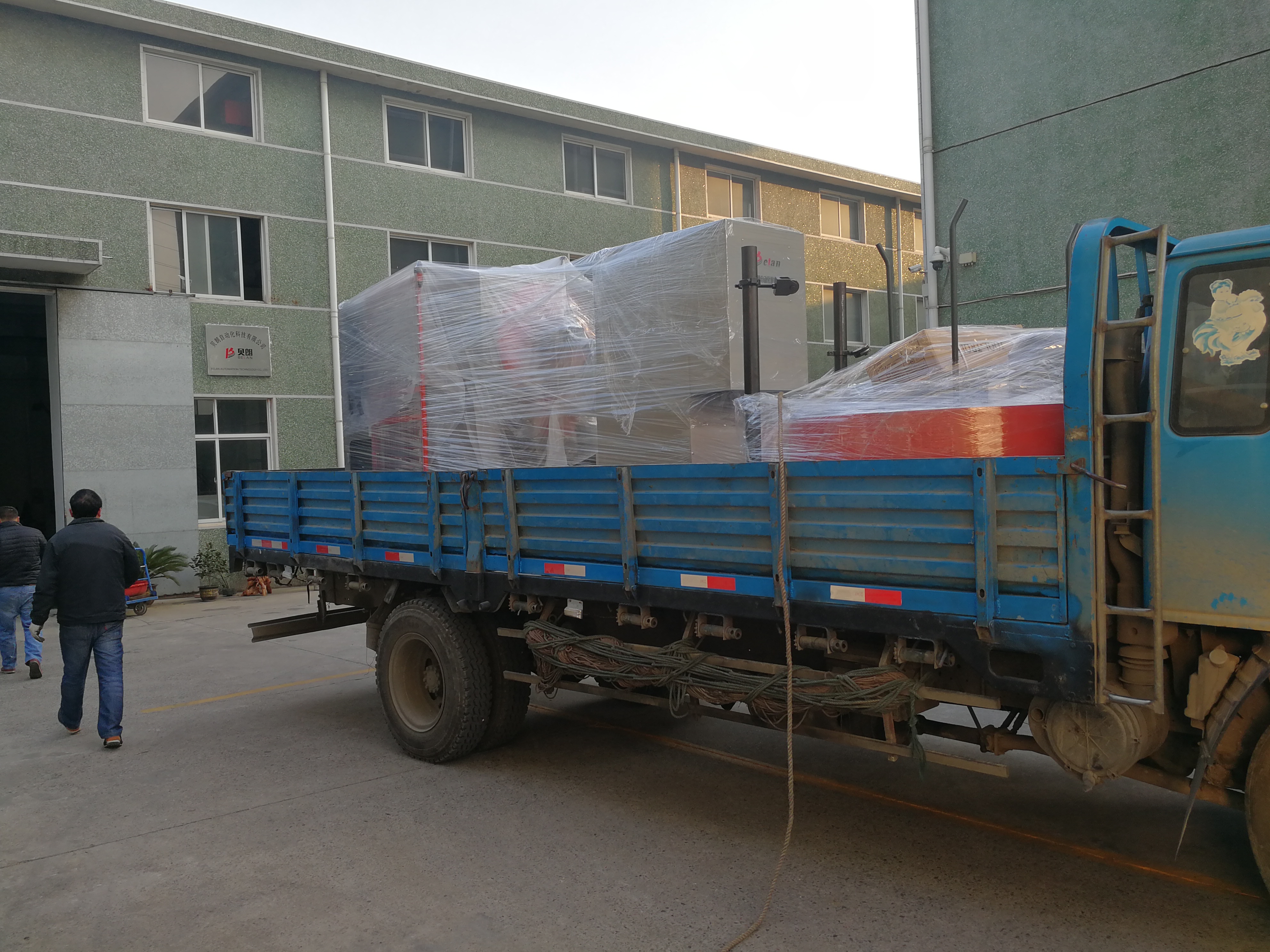 線（xiàn）材折彎倒角汽車組合機