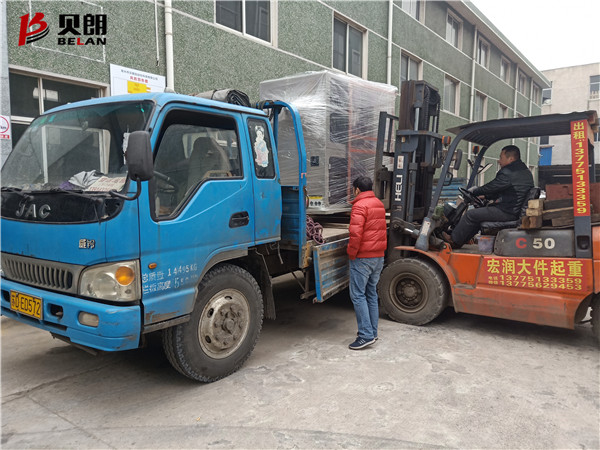 鋼絲線材（cái）折彎機打包出貨