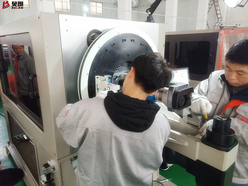 數控鐵（tiě）絲成型機裝配工作羞羞视频网站是認真的