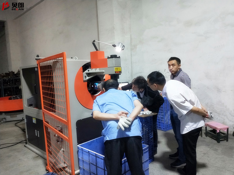 貝朗數控折彎機（jī）技術（shù）工程師在廣東客戶處培訓