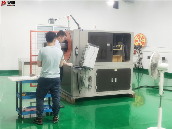 貝朗自動化（huà）技術工程師打樣現場