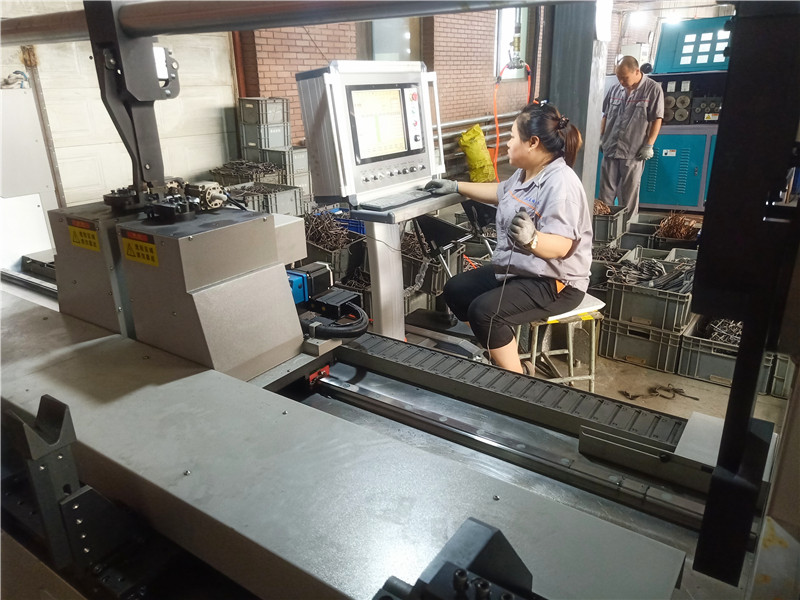 貝朗客戶處員（yuán）工學習調試現場