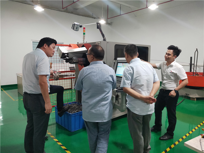 有（yǒu）朋自遠方來，不亦樂乎——貝朗鐵絲自動折（shé）彎機