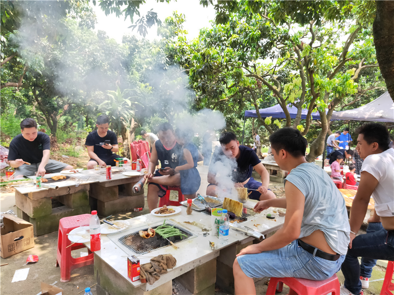 貝朗員工燒烤現場圖片（piàn）一