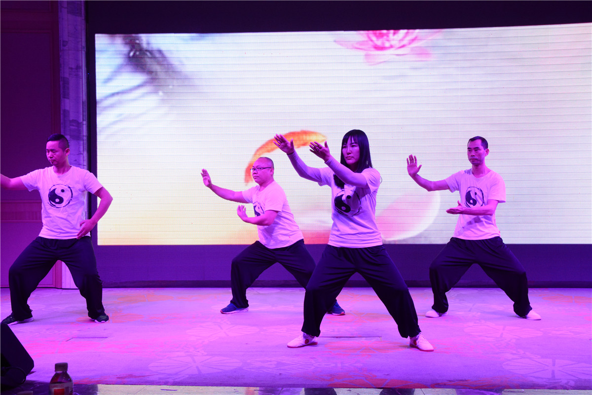 表演（yǎn）節（jiē）目