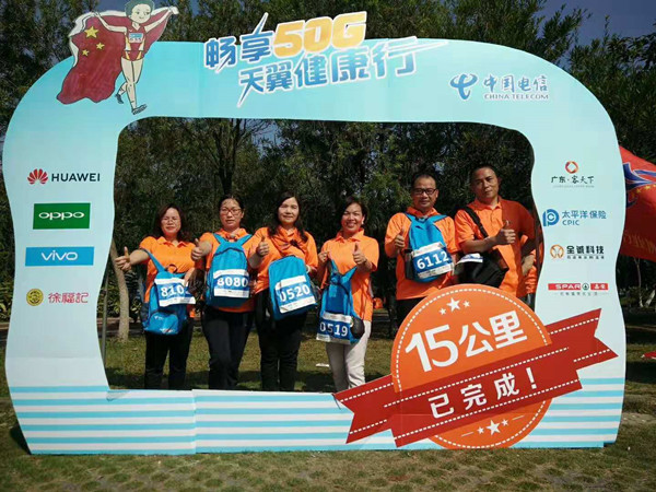 線材成型機團隊同（tóng）沙生態公園15公裏徒步行